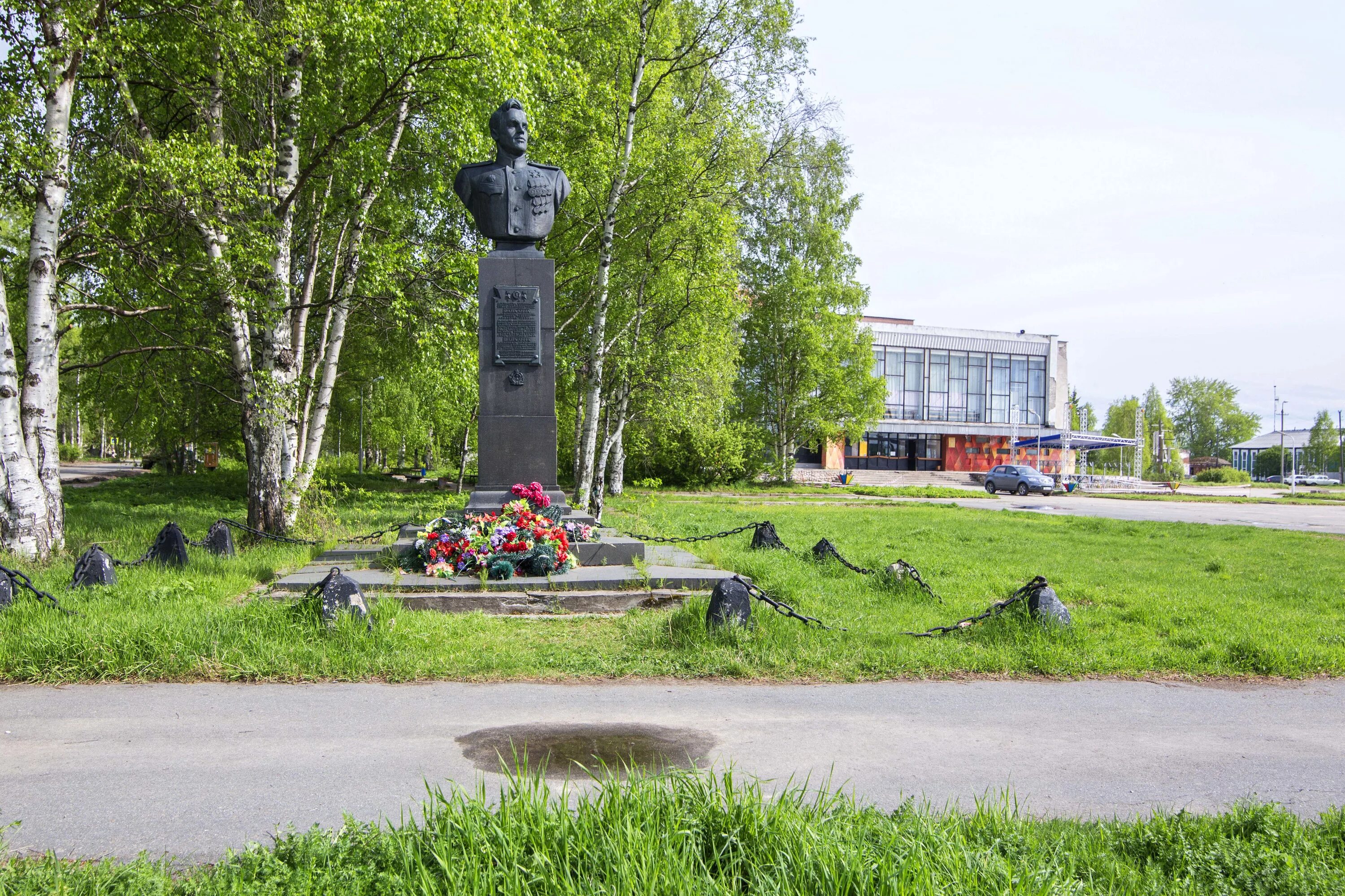 Шабалин дважды герой советского союза. Площадь шабалина онега. бюст шабалину онега. памятник шабалину в городе онега. город онега парк победы.