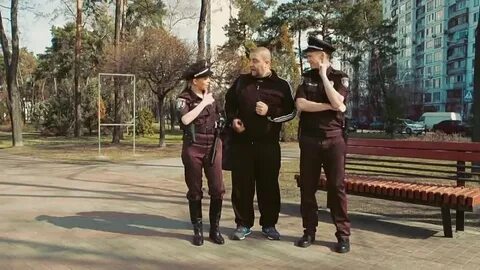 Одна и трое в форме