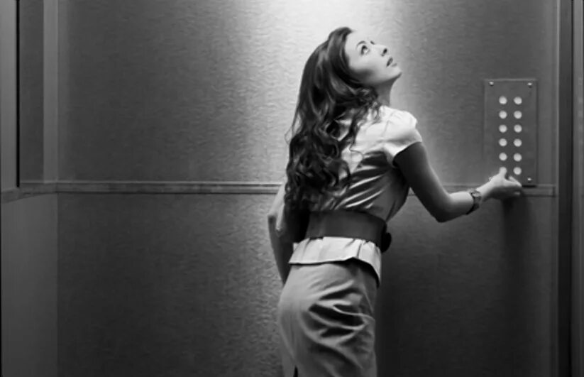 Девушка в лифте. Люди в лифте. Люди в лифте. Люди в лифте. Люди в лифте.