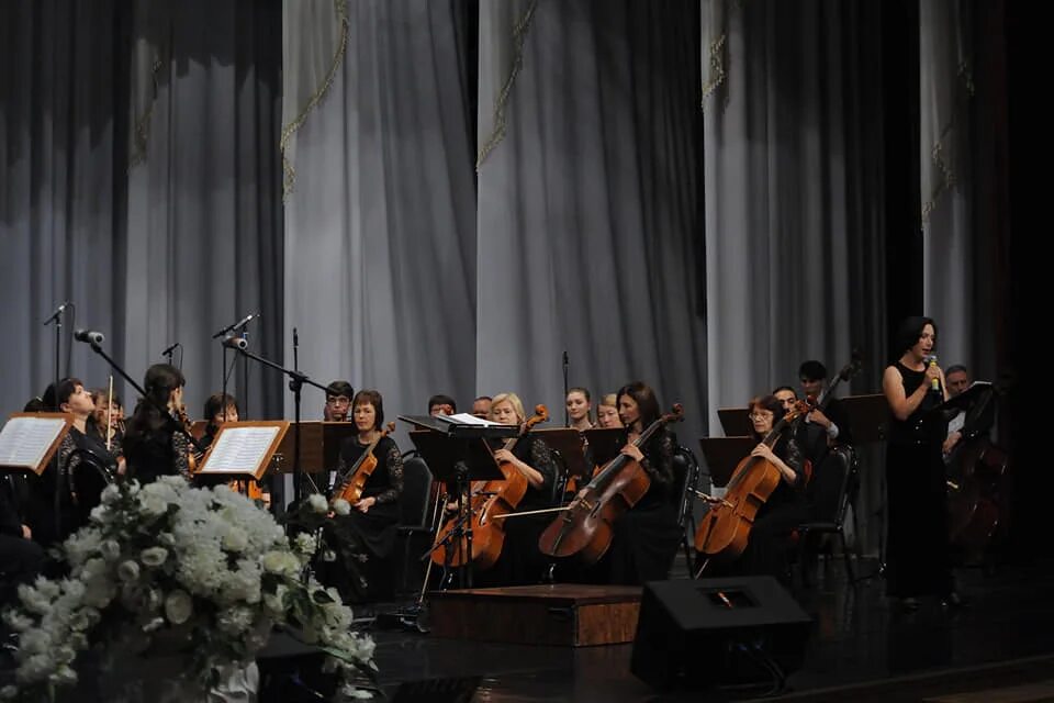 академическая и классическая музыка. академический музыкальный. академическая музыка фото. музыкальный академический театр республики крым симферополь. дирижер теодор курентзис оркестр.