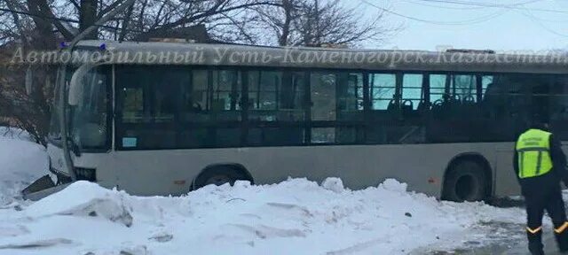 Каменогорск автобус. 8 автобус усть каменогорск. Томск усть каменогорск. Каменогорск автобус. Автобусный парк усть-каменогорск.
