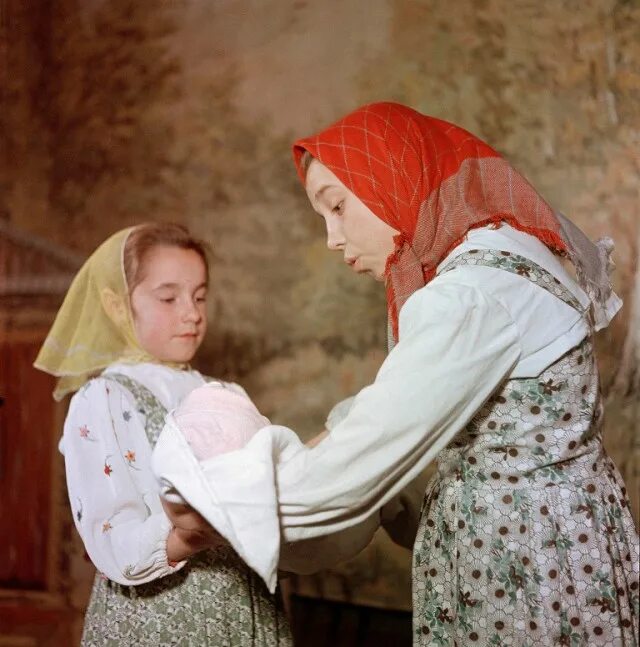 Мать защищает ребенка. Мать обнимает сына. Филим мам русский. Драмы про детей. Филим мам русский.