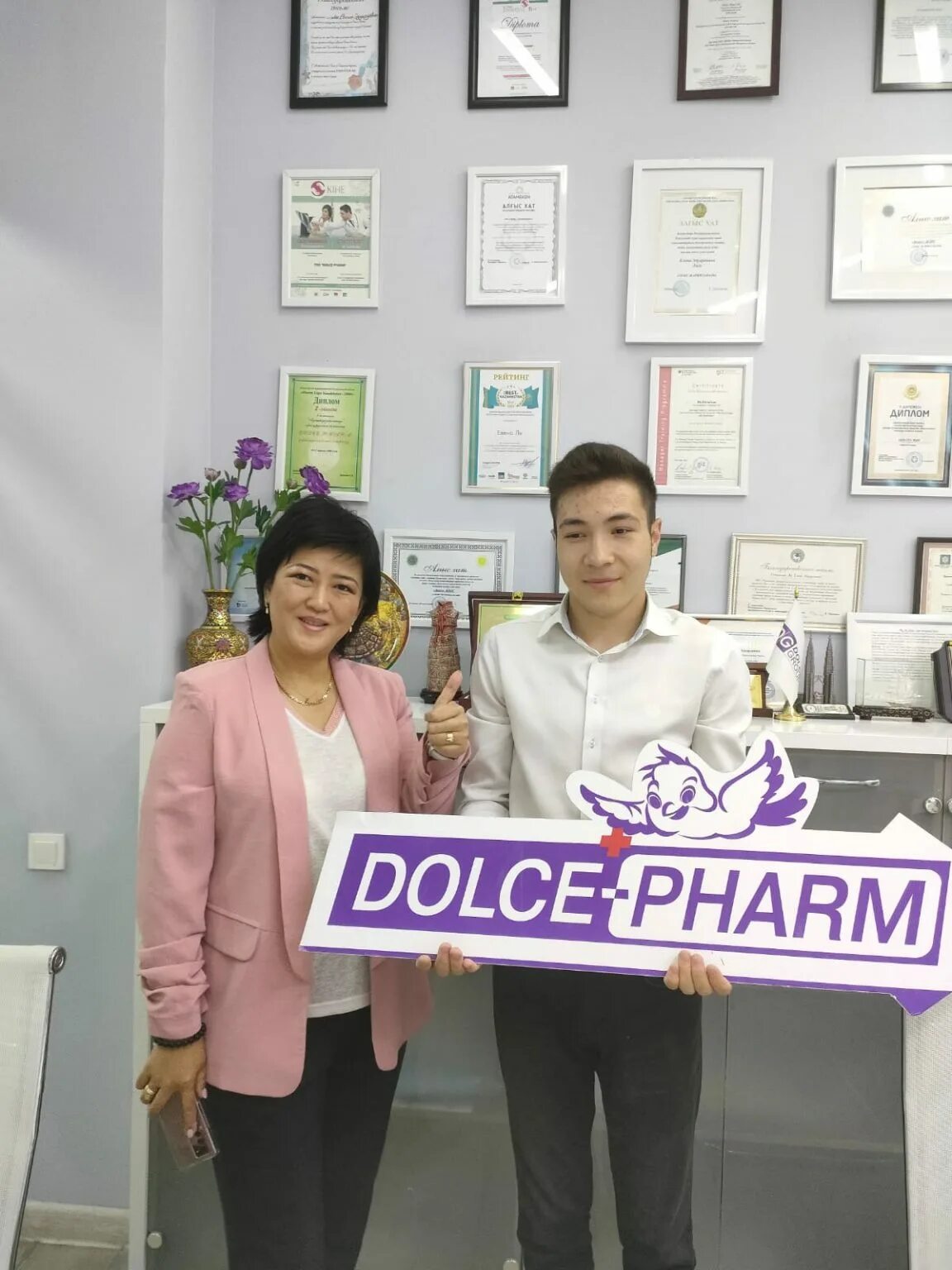 Dolce-Pharm. Dolce Pharm фармацевтическая компания. Встреча молодые специалисты в колледже. Dolce Pharm Казахстан картинка.