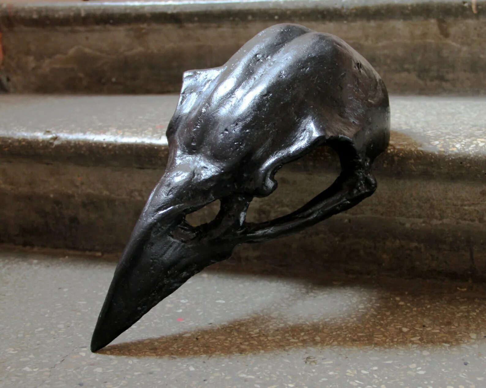 Рог звезда. Металлический череп птицы. Шлем череп ворона.