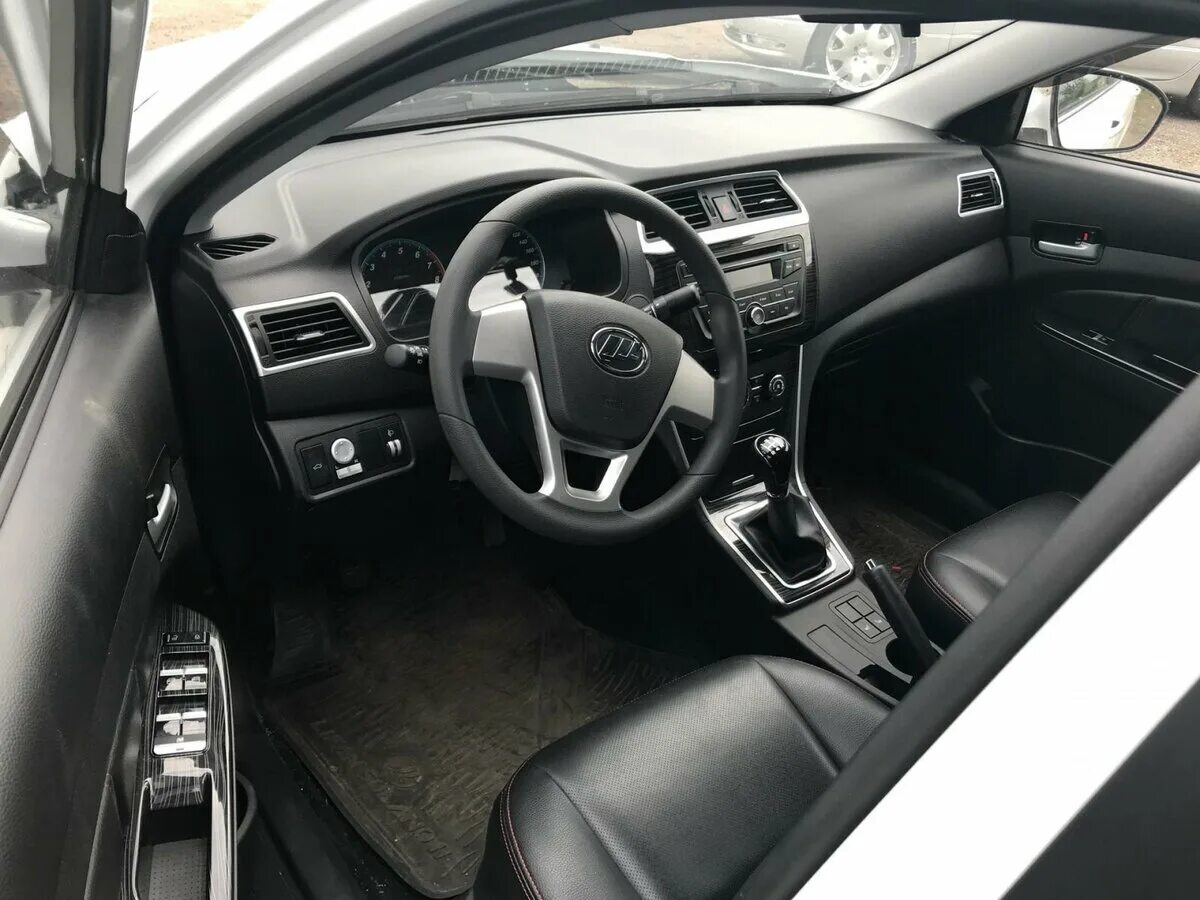 лифан солано 2 салон. Lifan x70 торпеда после дтп. Lifan solano 2 салон. лифан солано 2 2016. лифан солано 2016 салон.