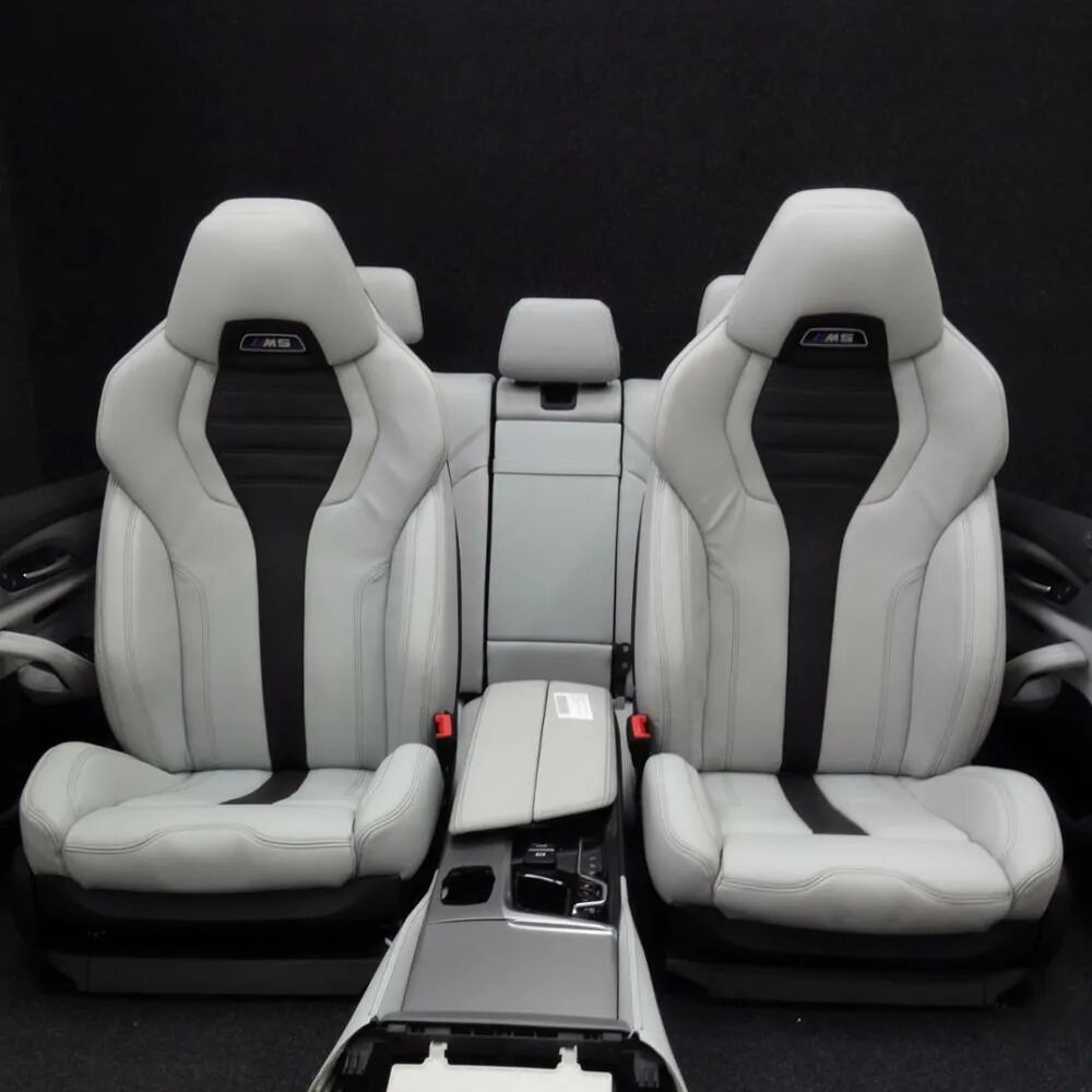 Сиденья бмв g05. Сиденья m для bmw 5 g30. сиденья bmw m5 f90. сиденья бмв м5 ф10. bmw 5 сиденья.
