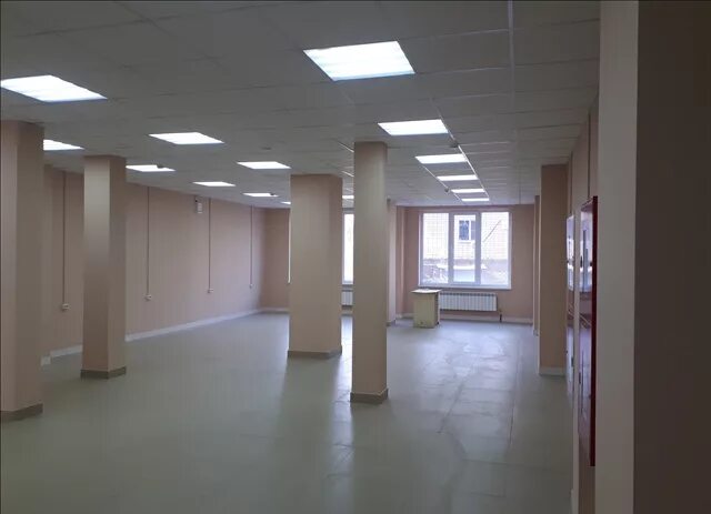 помещение с большими окнами в аренду. аренда коммерческой недвижимости в ростове. проспект соколова 80 ростов на дону. нежилое помещение 80 кв. аренда коммерческой недвижимости в ростове.