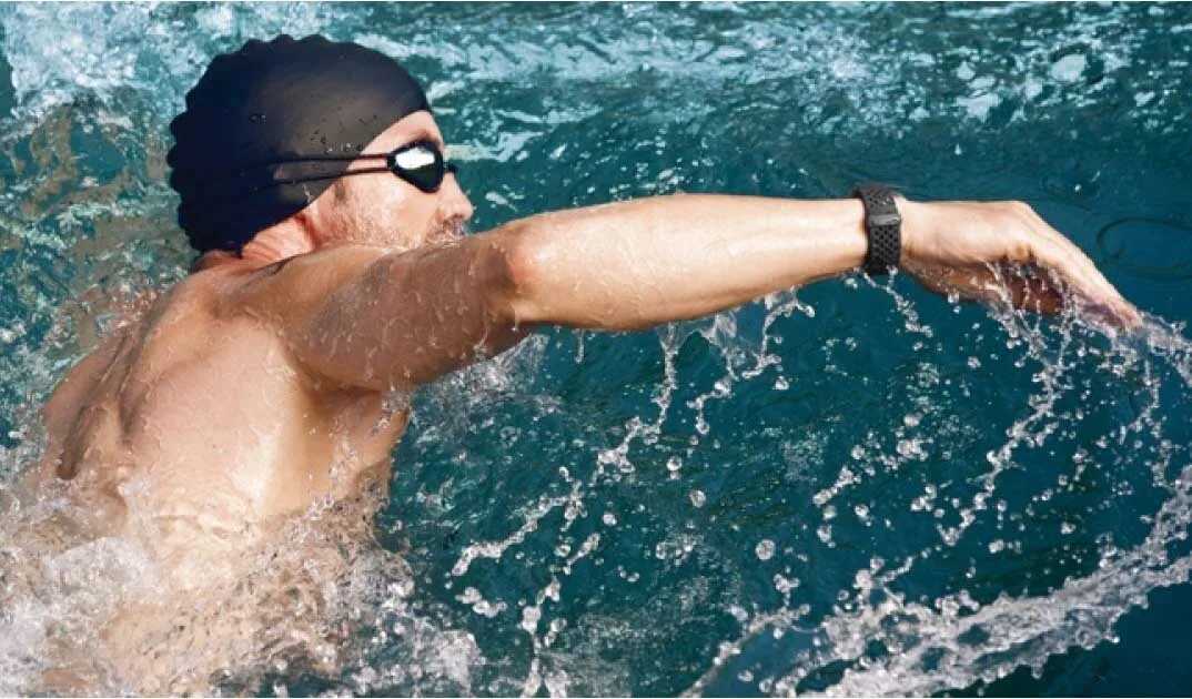 Watch me swim. Плавание в часах. Фитнес трекер для плавания в бассейне. Фитнес браслет для плавания. Часы для плавания.