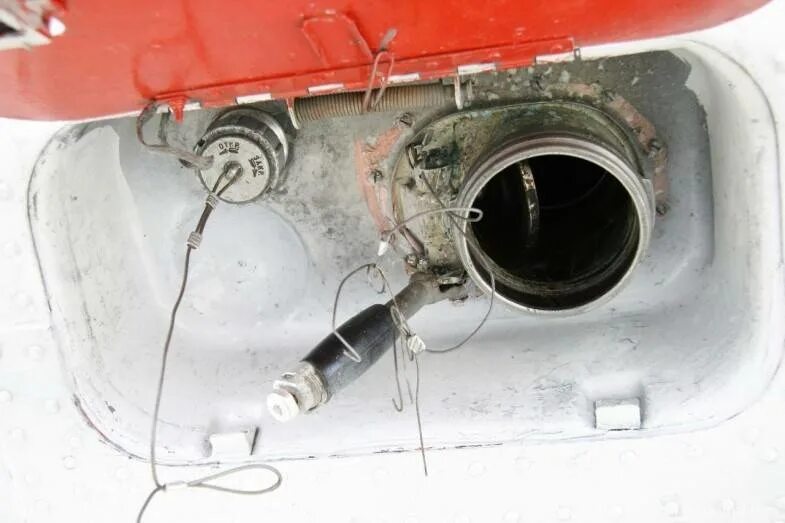 Куда деваются отходы в самолете. Канализация в самолете. Туалет в самолете. Куда деваются отходы в самолете. Куда деваются отходы из туалета в самолете.