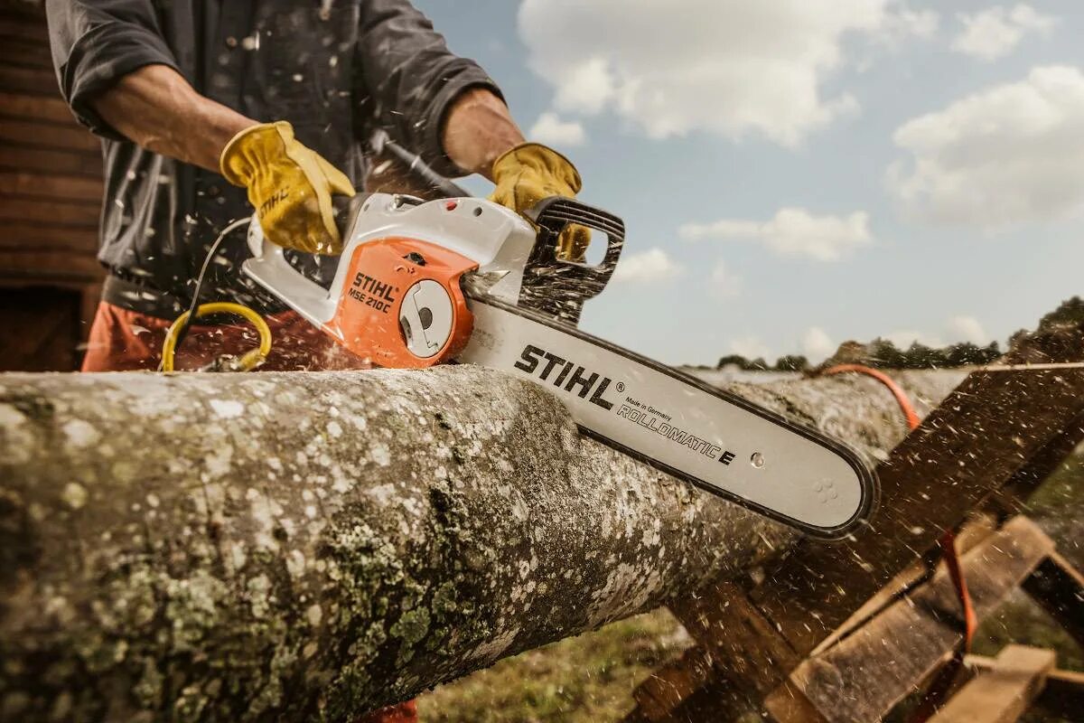 Что можно делать пилами. Stihl 210. Stihl MS 210. Бензотехника штиль. Бензопила Stihl Mocap.