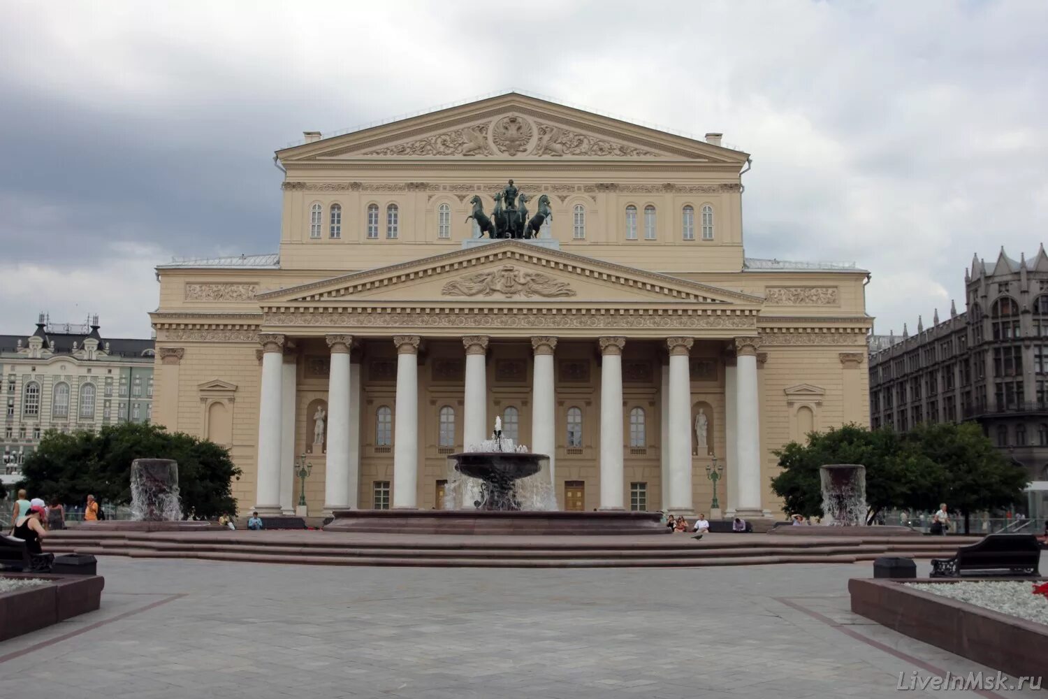 Театральная площадь Москва. Большой театр в Москве и Театральная площадь. Ансамбль большого театра в Москве. Театральная площадь Бове. Театр возле большого театра