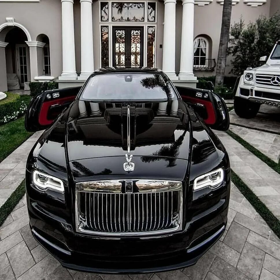 автомобили становятся роскошью. автосалоны закрываются. Bentley авилон. карпулинг. авилон бентли волгоградка.