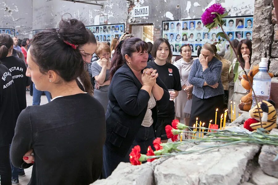 Погода в беслане на 10 дней. Террористический акт в беслане. Беслан теракт в школе 2004. Погода в беслане на 10 дней. Беслан 1 сентября 2004 террористы.