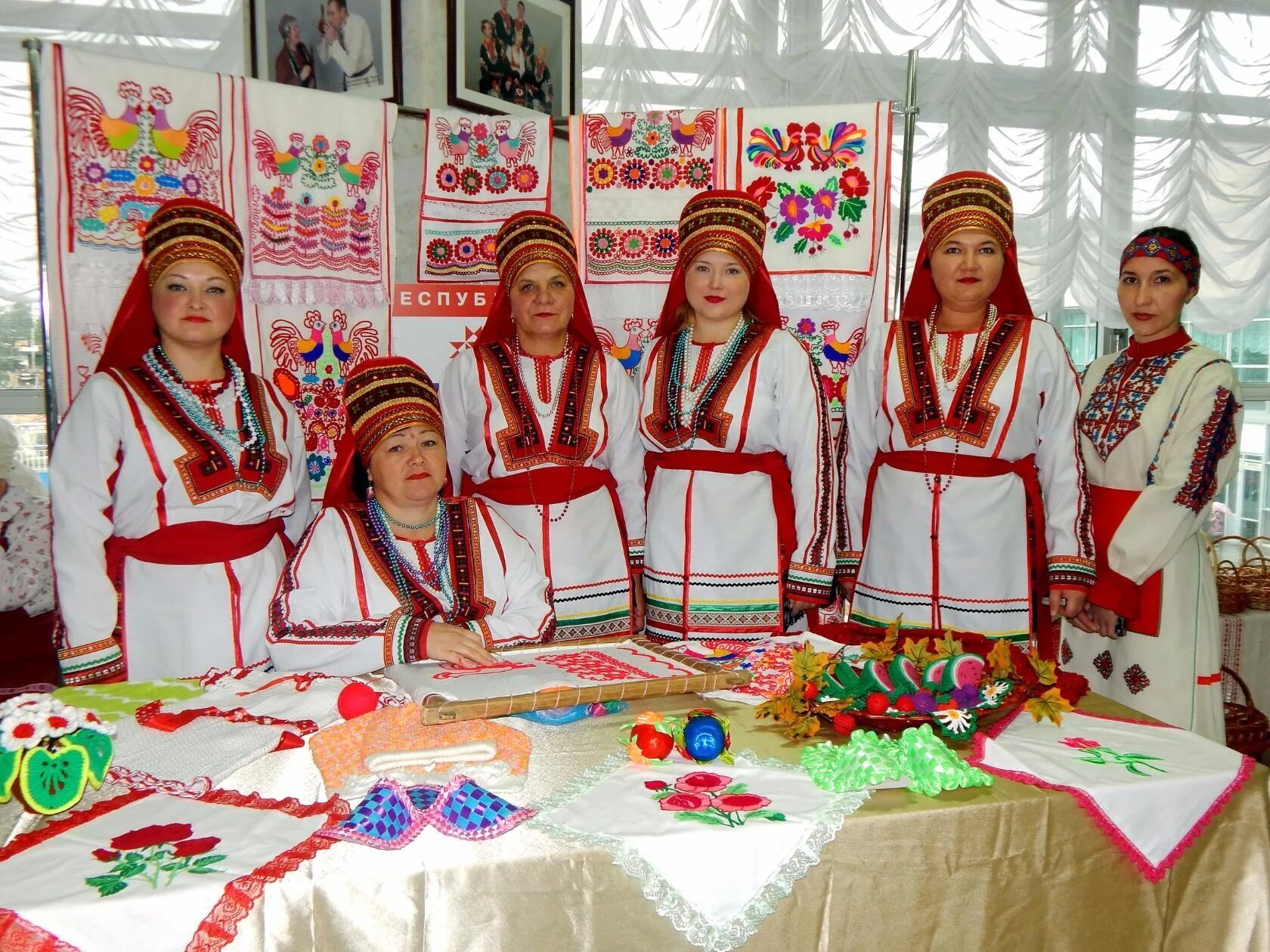 Нац традиции чувашии. Поволжье праздники. Традиции народов поволжья. Традиции татарского народа сабантуй. Ансамбль каравон.