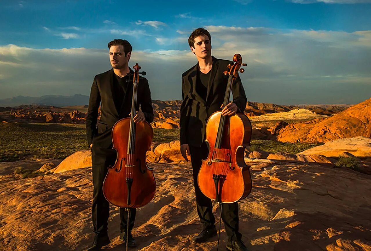 1 2 дуэта. 2cellos. Дуэт 2cellos. Дуэт виолончелистов 2cellos. Дуэт 2 Cellos.