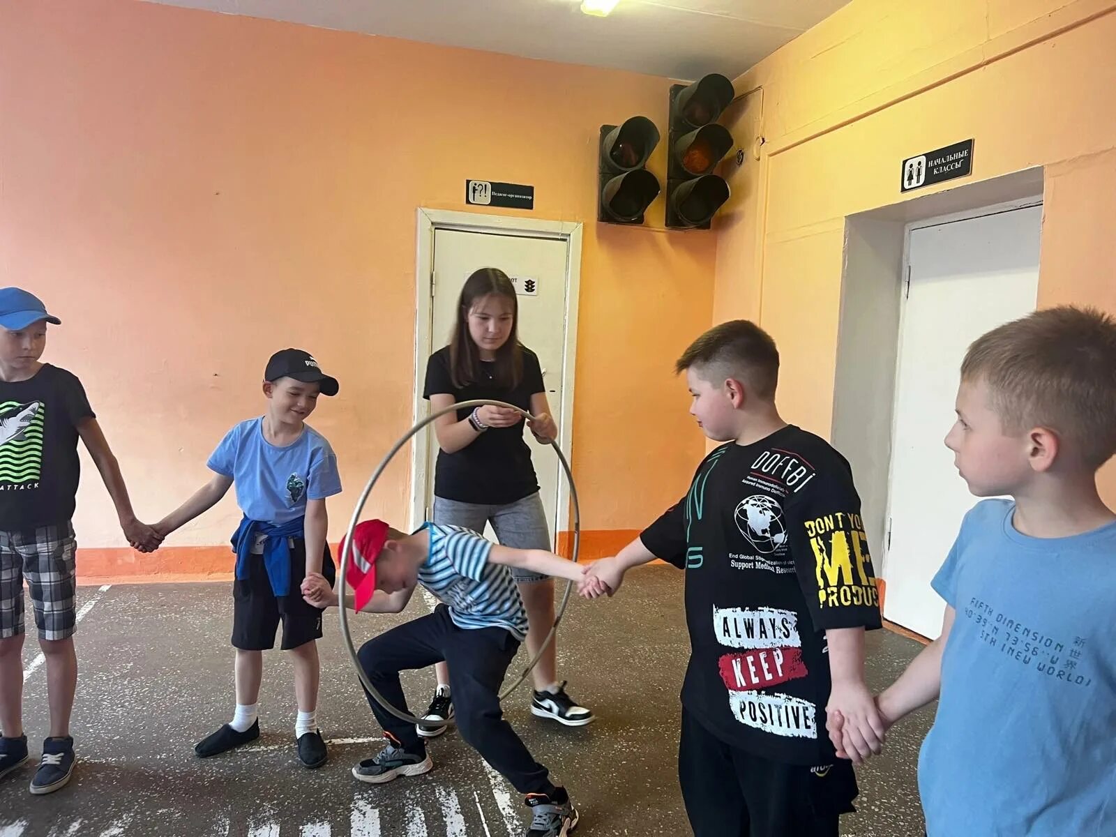 Развлечения на природе. Игры в первый день в лагере. Игры в первый день в лагере. Игры для детей. Квесты для детей в лагере.