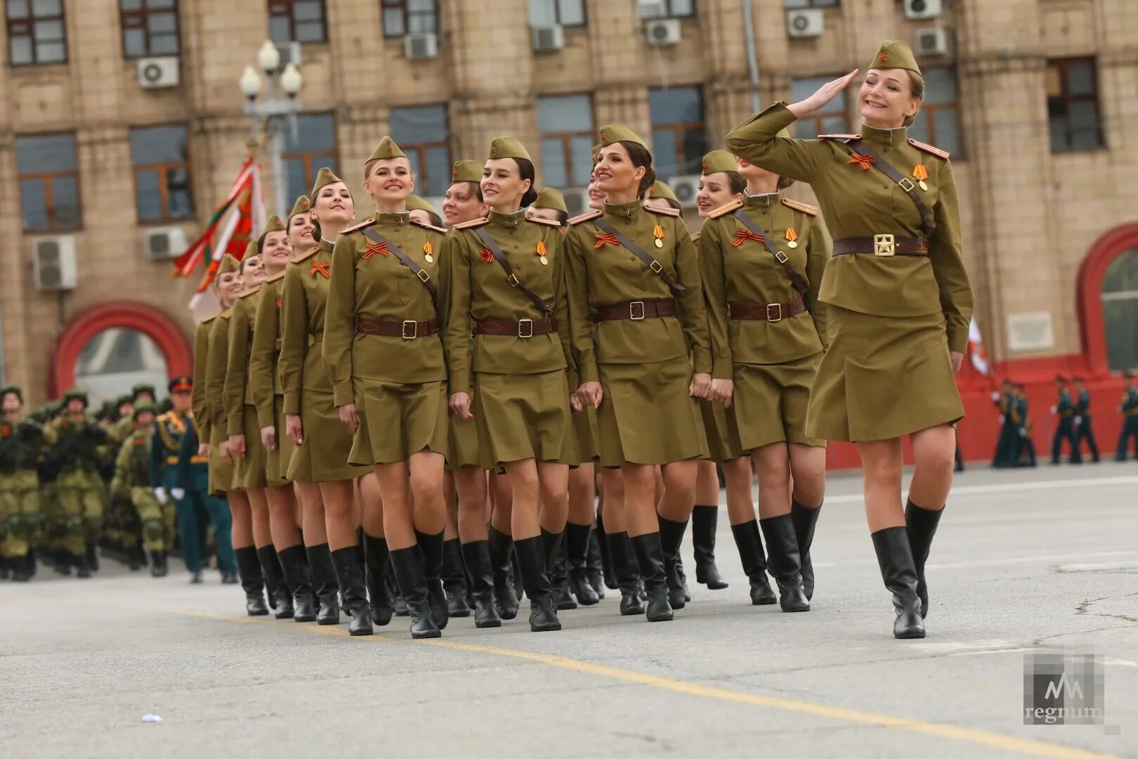 Парад 9 мая волгоград. Парад Волгоград 2022. Парад Победы 2021 в Волгограде. Парад Победы 9 мая 2022 Волгоград. Парад 9 мая 2021 Волгоград.