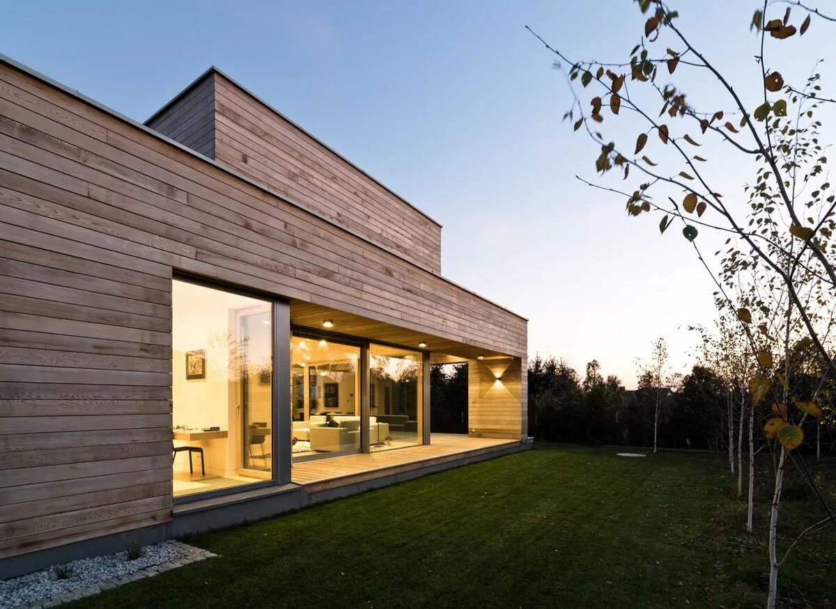 дом в стиле модерн в канаде. архитектурное бюро modern house. малоэтажная архитектура в канаде. фасад планкен скандинавский стиль. фасад планкен скандинавский стиль.