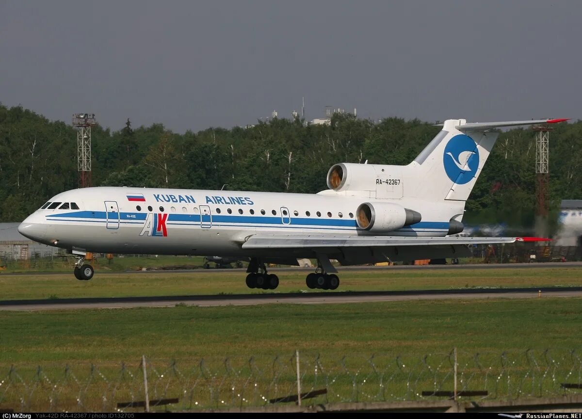 Як 42 сколько мест. Як 42 сколько мест. Коми-турухан. Як-42 ижавиа. Як 42 сколько мест.