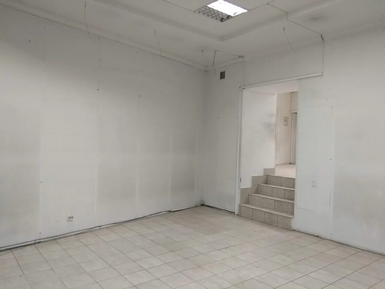 помещение под магазин. помещение 70 кв метров. помещение под магазин петербург. отделка помещений. помещение спб.