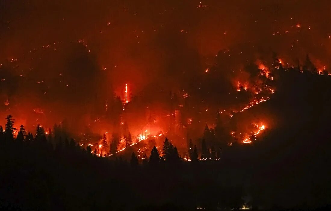 Пожар в дикси. Крупный пожар в Калифорнии. Пожары в США фото. Крупные пожары в мире за последние 10 лет. Самый крупный пожар в мире за всю историю.