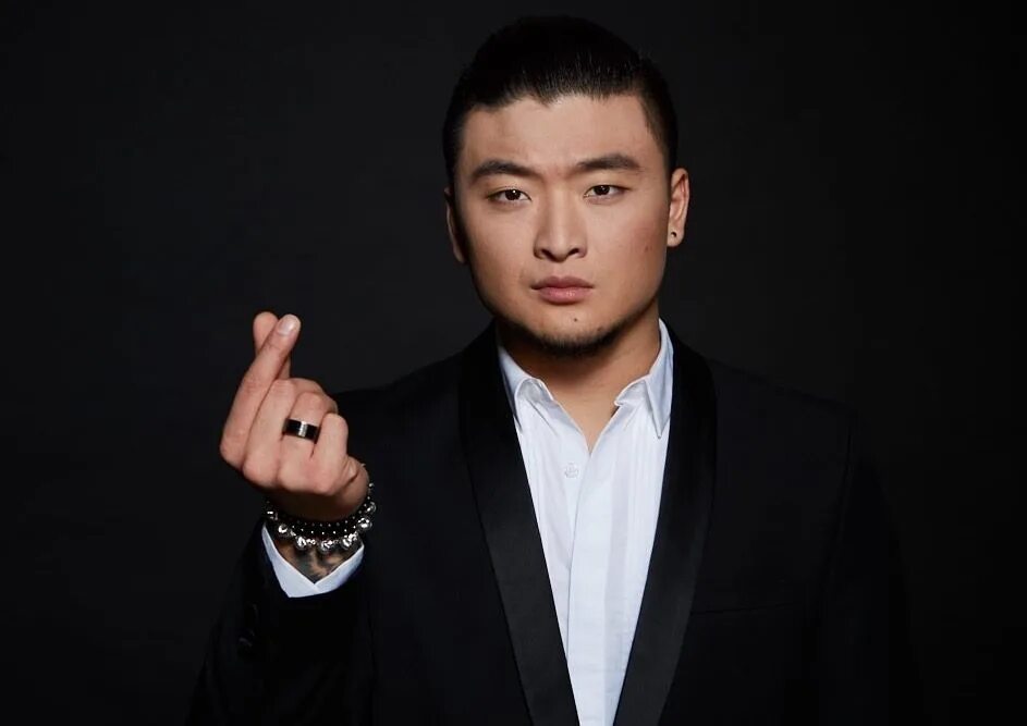 Певец цой анатолий. Цой из мбэнд. Анатолий цой мбэнд. Цой из мбэнд. Анатолий цой мбэнд.