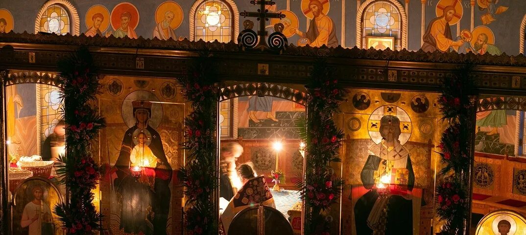 Алтарь с иконами