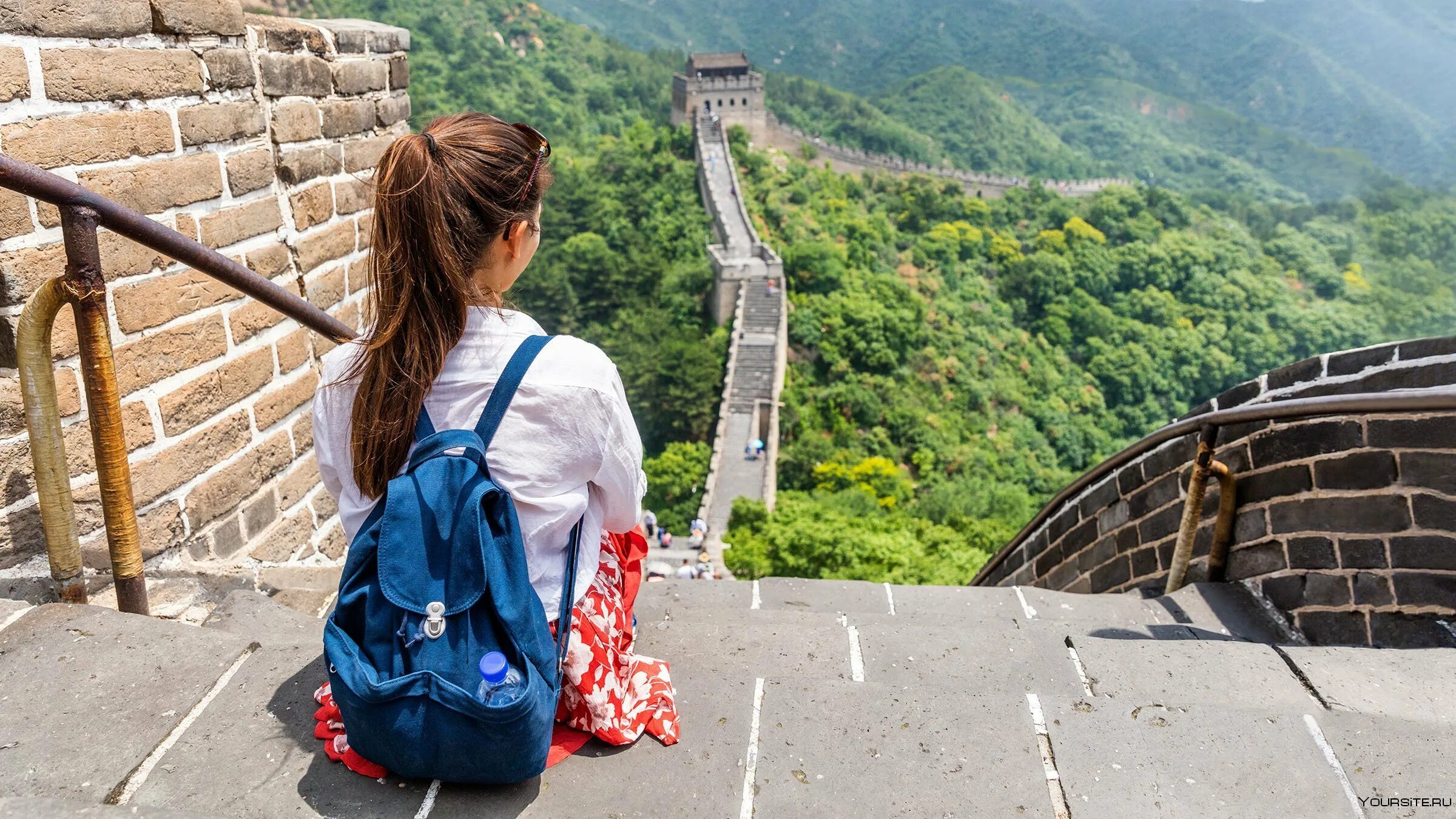 Бадалин Пекин. Великая китайская стена Хунань. Великая китайская стена туристы. Китай туристы девушки.