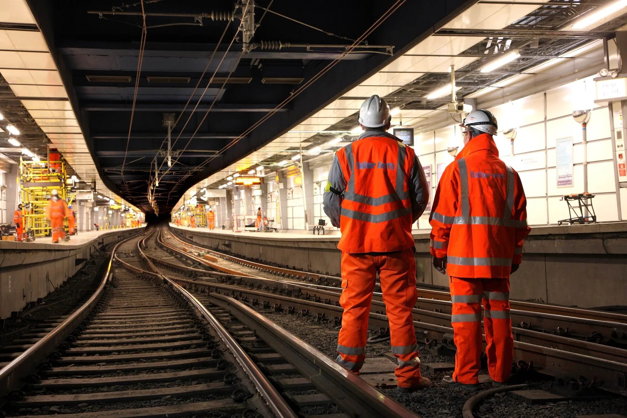 Railway engineering. Balfour beatty construction company. railway engineer. рабочий рейл.