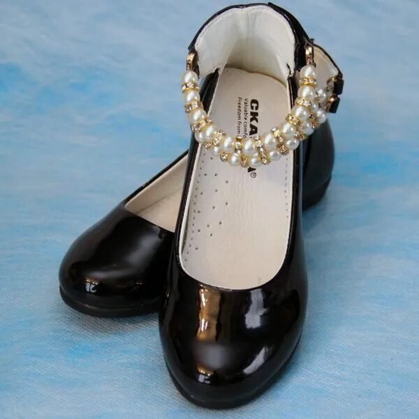 Детские лакированные туфли. Туфли tny. Лаковые туфли девочки. Лаковые туфли для девочек. Красные лакированные туфли для девочки.