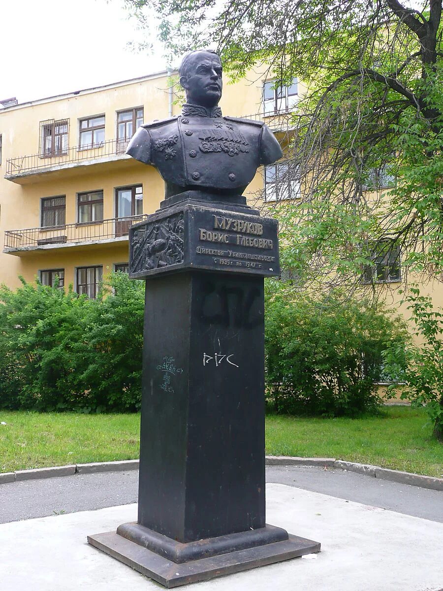 Музруков б г. Абакумцев скульптор. Памятник б. Памятник борису васильеву в смоленске. Б.