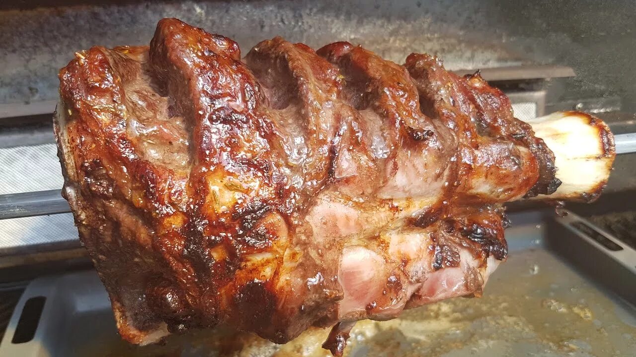 Голяшка говяжья запекать. Рулька свиная запеченная в духовке. Голяшка говяжья запекать. Рулька говядины в духовке. Голяшка говяжья оссобуко.