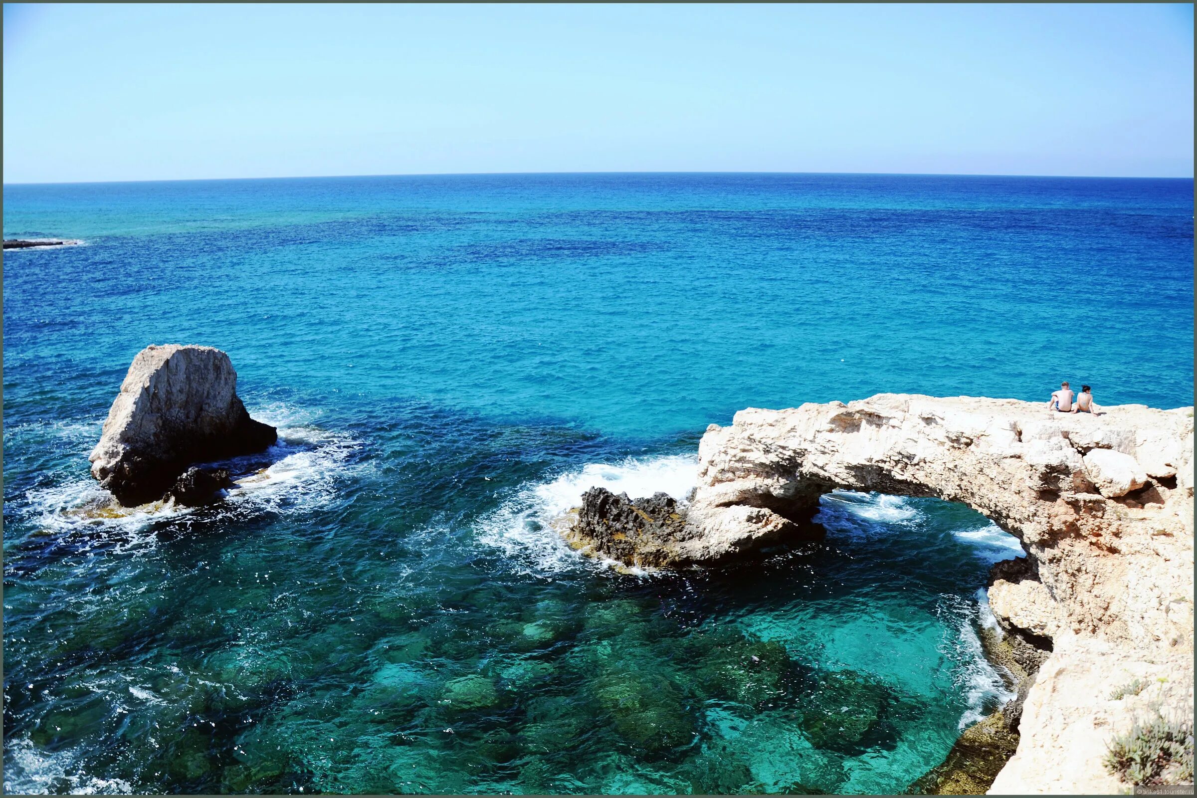 Остров айя напа. Протарас кипр. Кипр сайт. Кипр залив церковь. Остров кипр протарас.