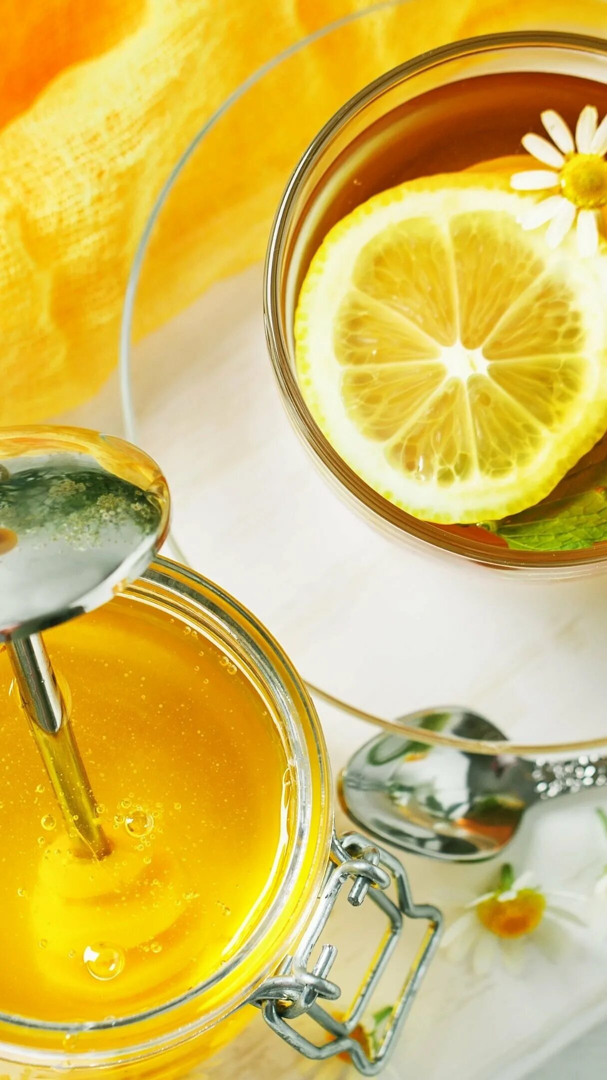 Чай с лимоном. Чай с лимоном. Утренняя вода с лимоном. Лимон с медом с утра. Лимонный сок и мед.