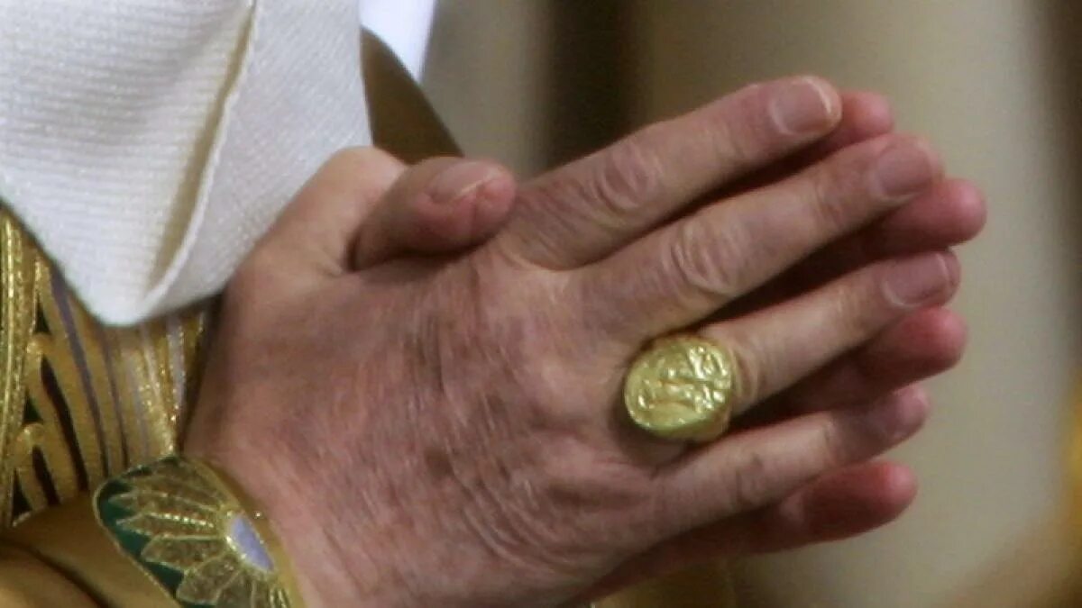 перстень папы римского св. перстень рыбака папы римского. кольцо папы франциска. кольцо рыбака папы римского. перстень петра для римских папы.