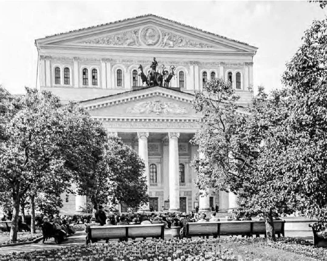 Старейшим театром в подмосковье считается. Театр имени чехова в истре. Театр драмы дмитров. Театр имени моссовета. Старейшим театром в подмосковье считается.
