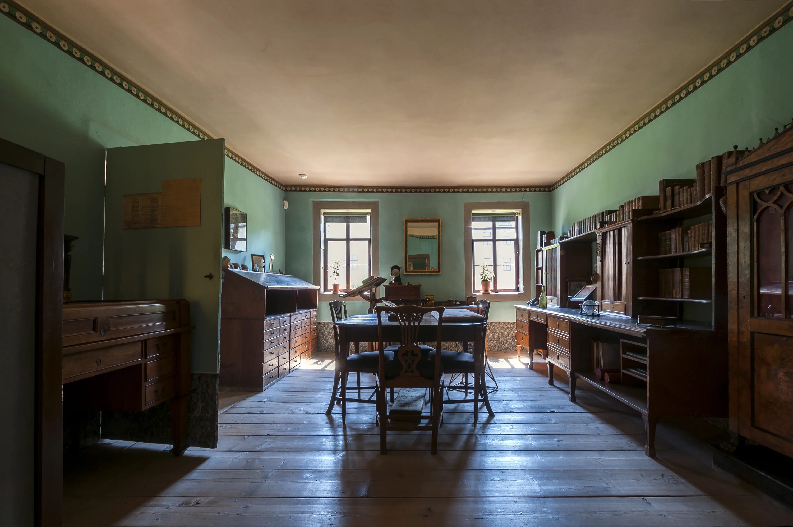 Стенка в детскую комнату для двоих детей. Дом гёте в веймаре внутри. Музей гёте франкфурт-на-майне. Дом гете внутри. Гете мебель.