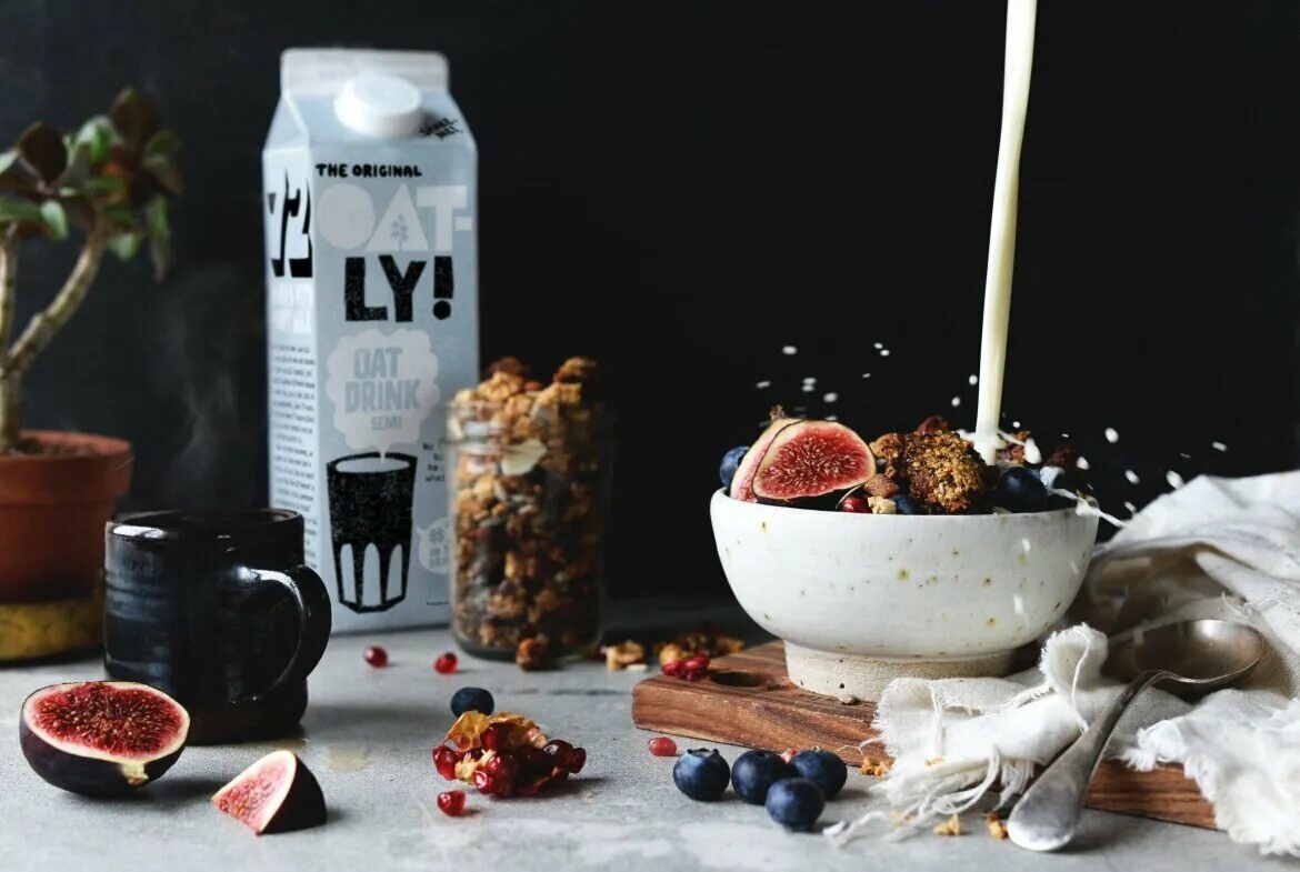 Oatly Oat Milk. Company Oatly. Oat Milk brands. Oatly marketing. Milknews