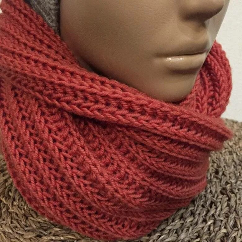 Снуд резинкой 1 на 1. Шарф резинкой. Снуд спицами. Снуд резинкой. Снуд английской резинкой.