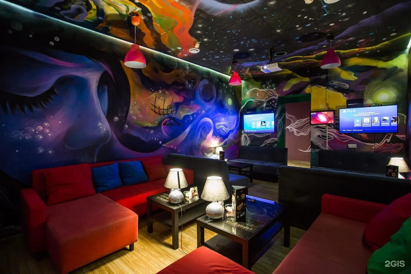 Антикафе гнездо москва. Уютное антикафе. Тайм комната. Тайм комната. Антикафе с проектором.