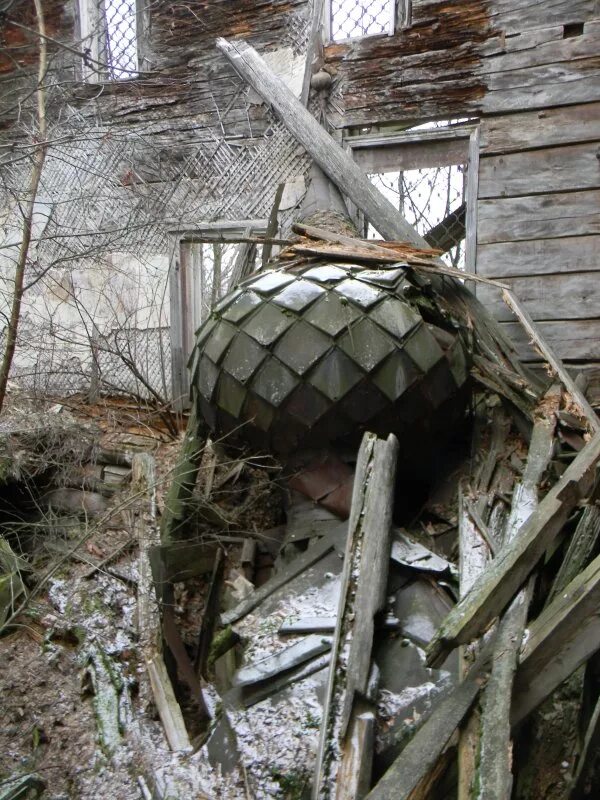 упал купол церкви. церковь упал. церковь упал. церковь упал. свято-троицкий островоезерский монастырь.