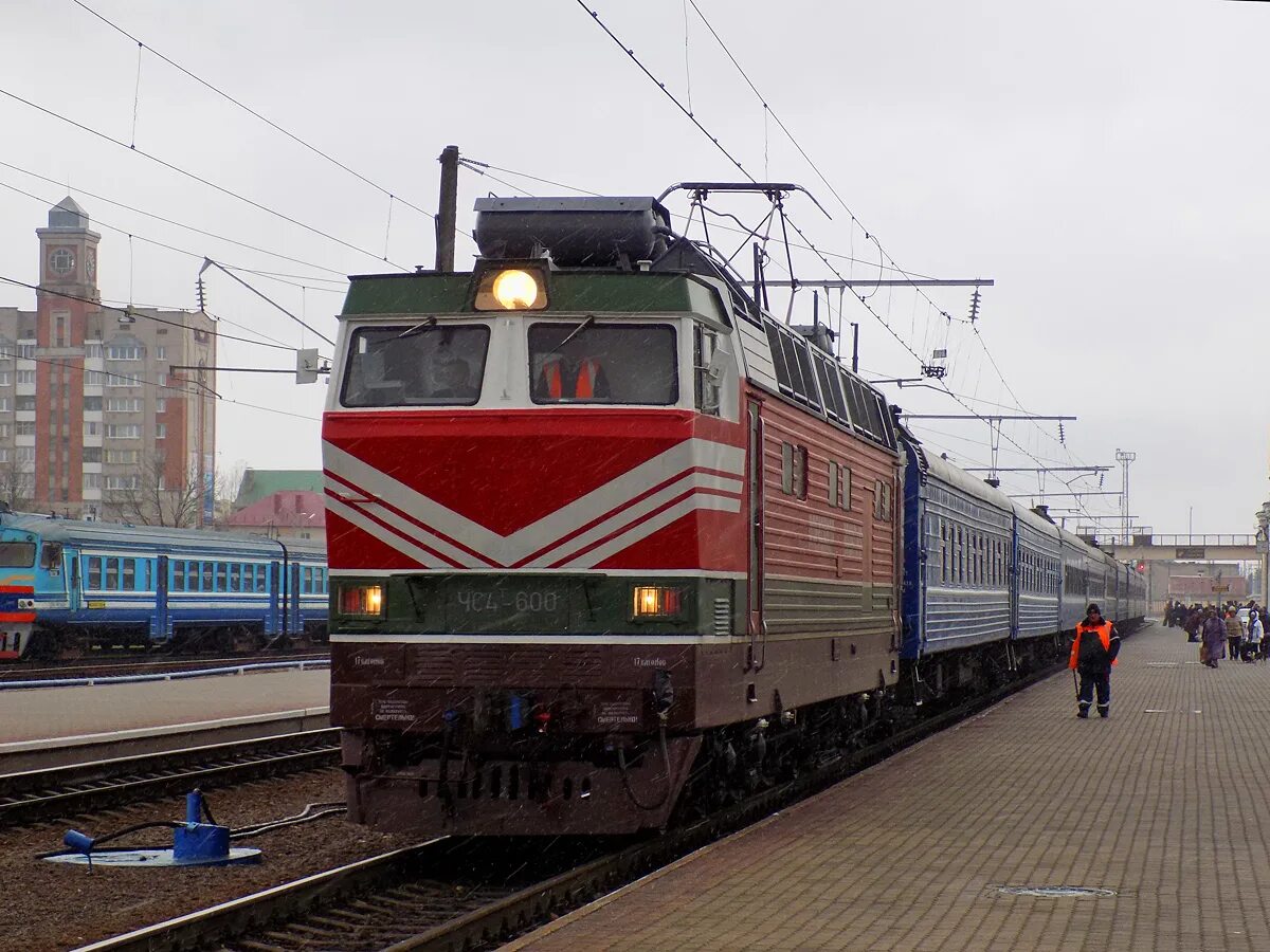 Вагонбау аммендорф. Мурманск минск поезд 66. Поезд в мурманск минск. Поезд в мурманск минск. Поезд мурманск минск.