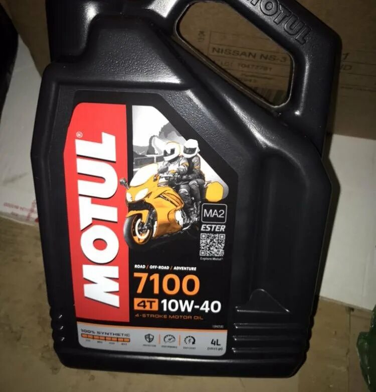 Купить мотюль 7100 10w 40. Motul 7100 10w 40 4л. Масло мотюль 7100 10w 40 4л. Масло Motul 7100 10w50 Enduro. Motul 7100 цвет масла.