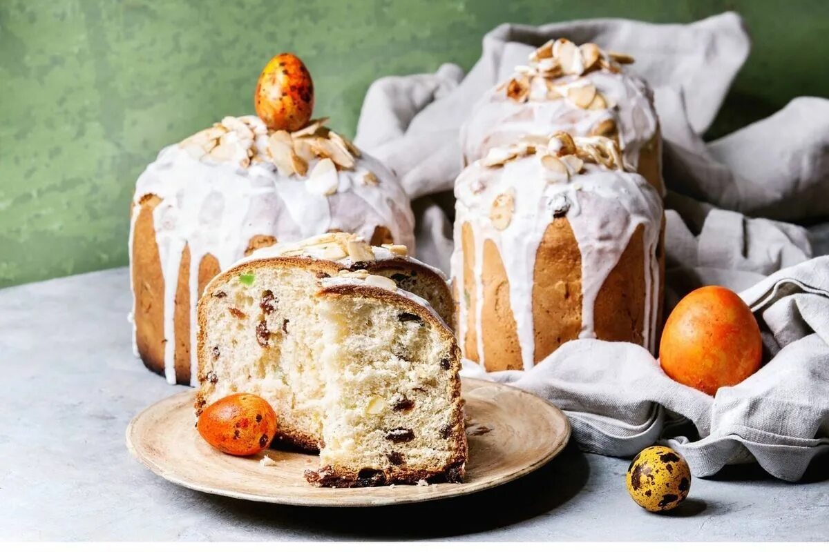 Кулич с цедрой апельсина и изюмом. Easter cake кулич. кулич с заварным кремом внутри. кулич зебра. куличи в расстойке.