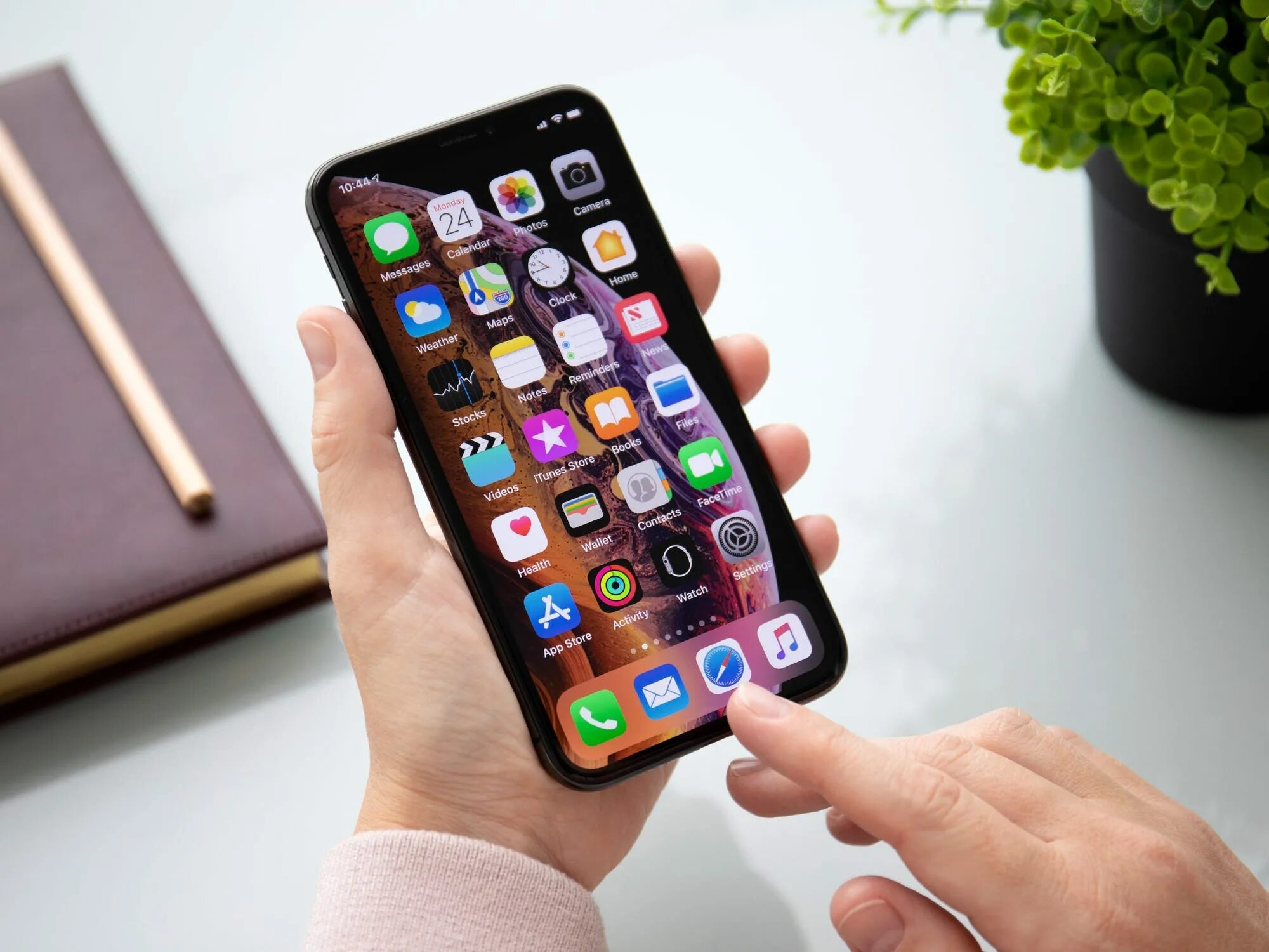 В каком году сделали айфон. Iphone 13. apple iphone 13 pro. iphone13 apple tv. нужен айфон.