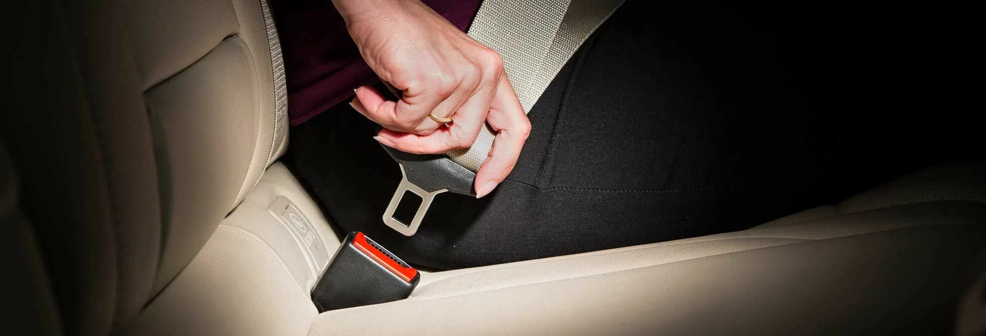 Seat Belt. Fasten Seat Belt Вольво. Ремень безопасности для автомобиля. Водитель пристегнут ремнем безопасности.