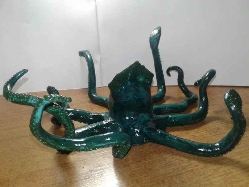 Kraken зеркало krna12at. Кракен фигурка. Кракен из пластилина. Пластмассовый Кракен. Игрушка большой Кракен.