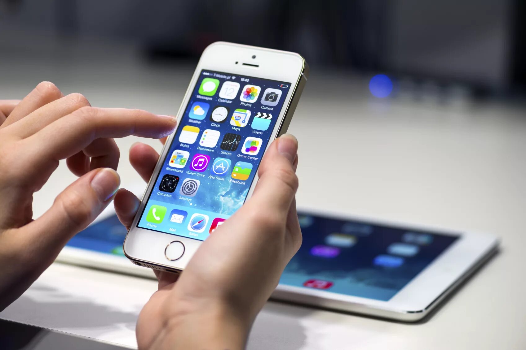 Iphone 7. Айфон 10 реклама. Включи рекламу айфон. Реклама айфона. Iphone 3g реклама.