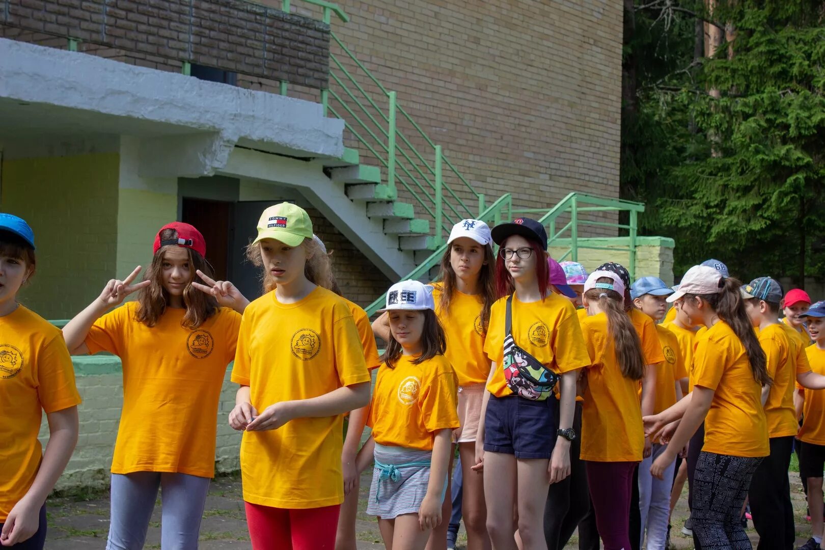 Вожатые лагеря солнечный. Лагерь солнечный кировская область. Вожатые лагеря солнечный. Лагерь солнечный 2019. Вожатые в лагере.