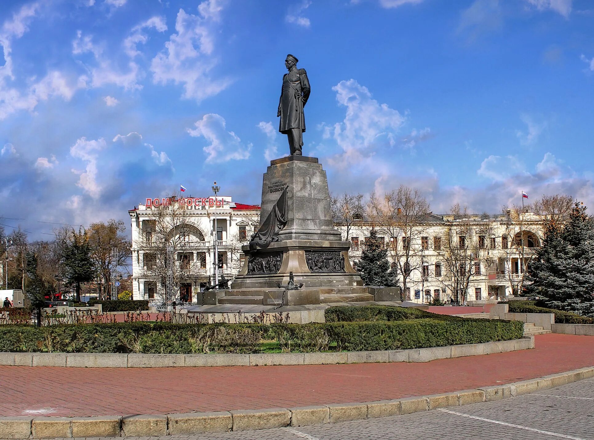 Мо рф севастополь. Памятник Нахимова Севастополь. Памятник адмиралу Нахимову.